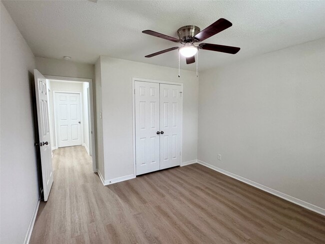 Building Photo - 2301 N Thompson St