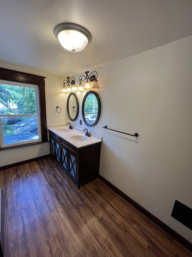 Building Photo - 236 Moores River Dr