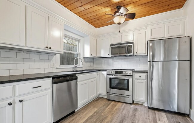 Building Photo - 2 Bed | 1 Bath Near Cherry Street!