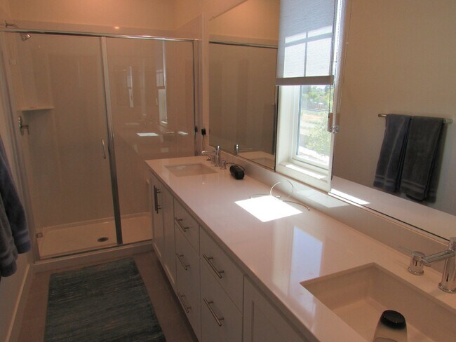 Building Photo - Gorgeous 4 Bed, 2.5 Bath Townhome in Prime Location near Downtown Livermore