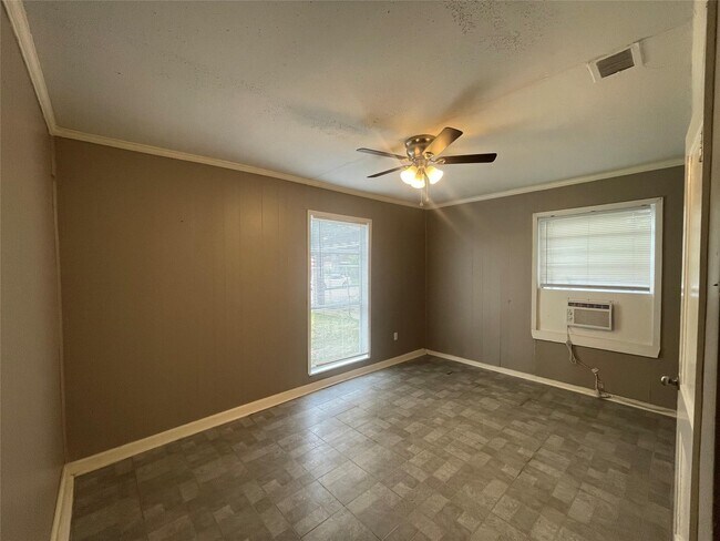 Building Photo - 5314 Dewberry St