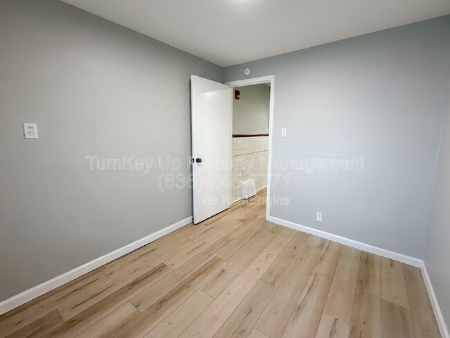 Building Photo - 7724 Monroe Dr