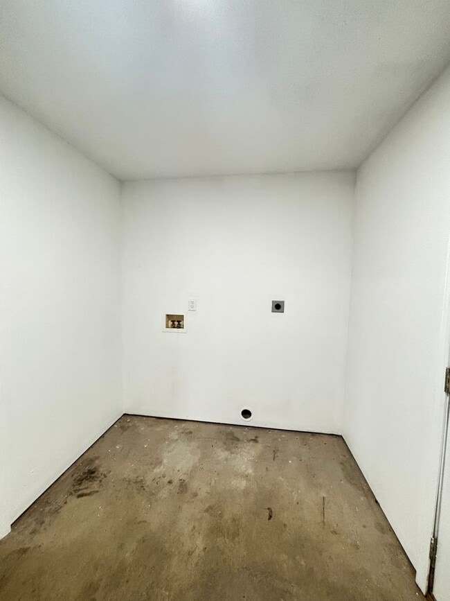 Building Photo - CONWAY ST APARTMENTS