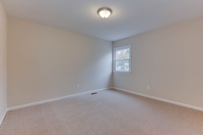 Building Photo - 213 Clemwood Pkwy