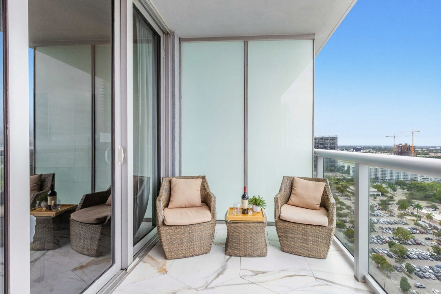 Building Photo - 2602 E Hallandale Beach Blvd
