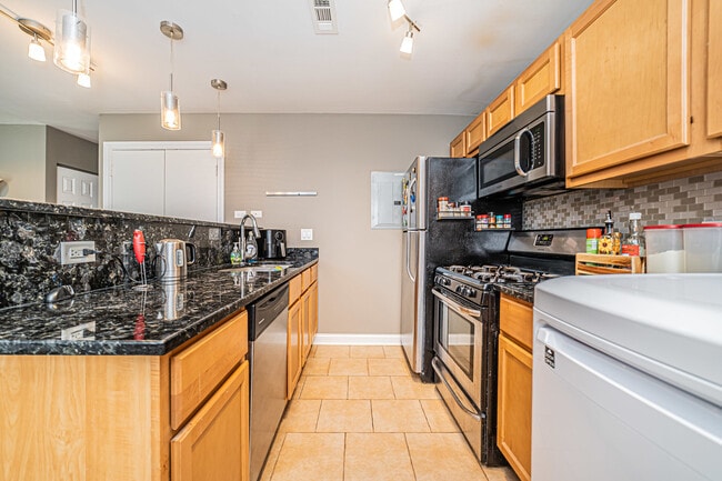 Building Photo - 1553 Cove Dr