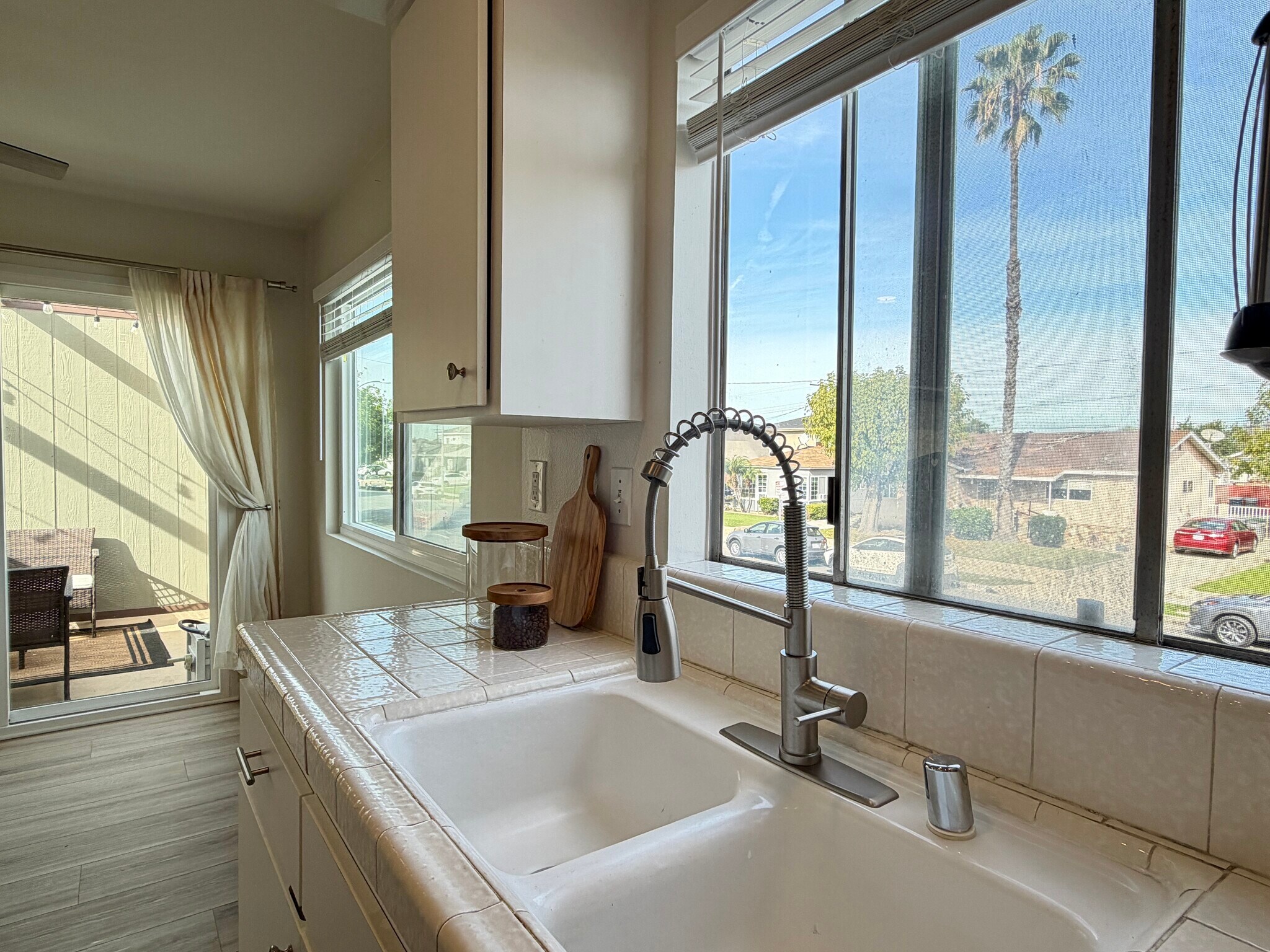 Building Photo - 1114 W 163rd St