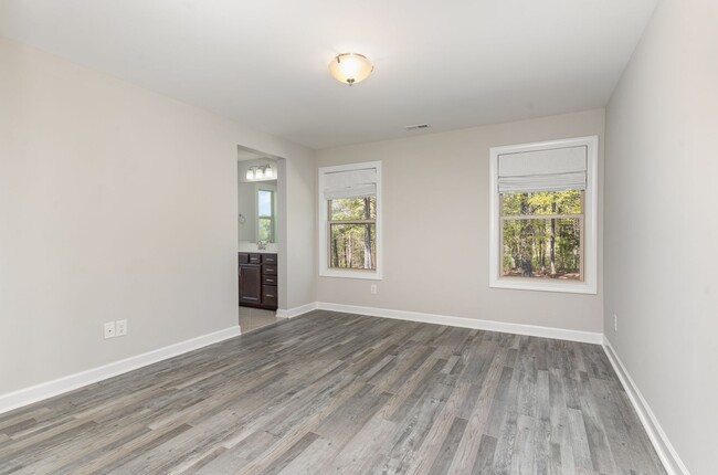 Building Photo - Gorgeous 5 Bedroom Home with First Floor I...