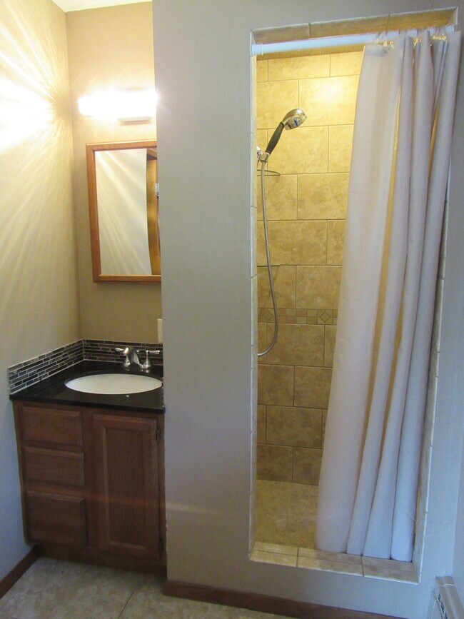 Building Photo - 1012 16th 1/2 St