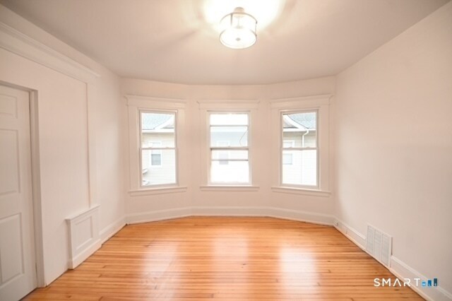 Building Photo - 117 Marion St