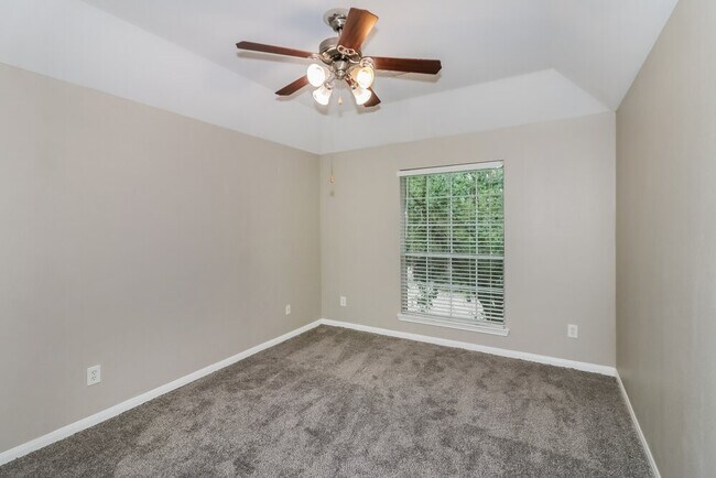 Building Photo - 6015 Starbrook Creek Dr