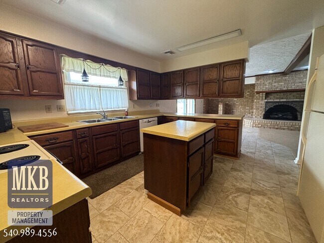 Building Photo - 5056 Catawba Valley Dr