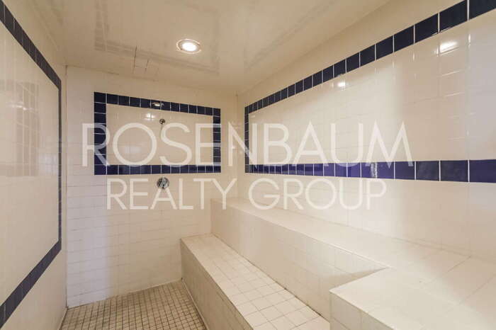 Building Photo - 1810 E Blacklidge Dr