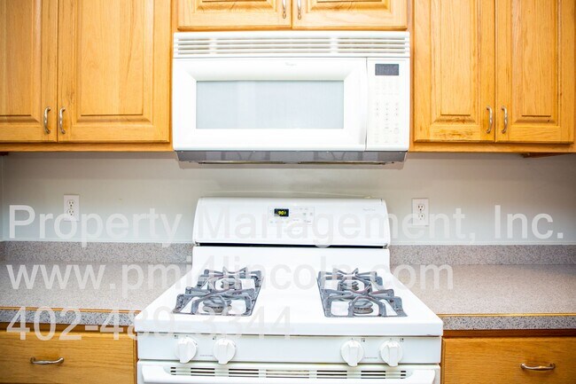 Building Photo - 2 Bedroom and 1 Bathroom Home Available For Rent!