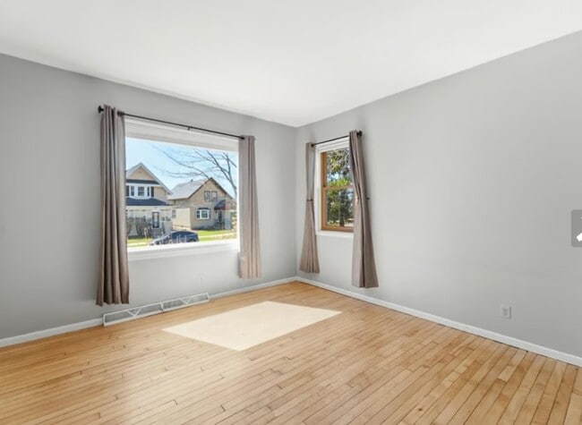 Building Photo - 3864 E Cudahy Ave