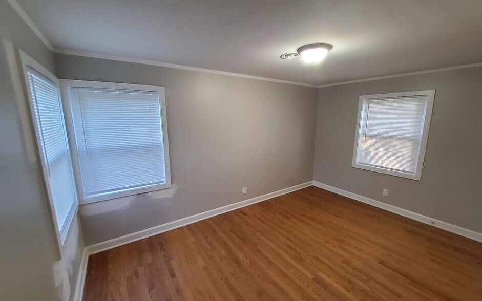 Building Photo - 1336 Oak Ridge Dr