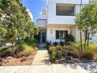 Building Photo - 168 Spectacle