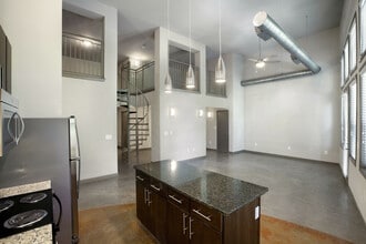 Building Photo - Elle West Ave
