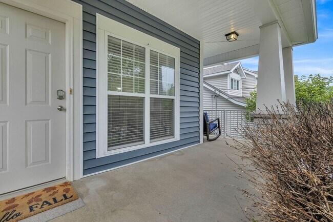 Building Photo - Spotless 3BR/2.5BA townhome minutes from West End, Downtown Nashville!