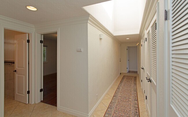 Building Photo - Stunning & Spacious Encinitas Home w/ Gorg...