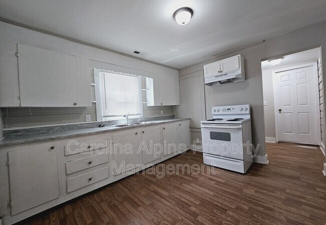 Building Photo - 410 Clegg St
