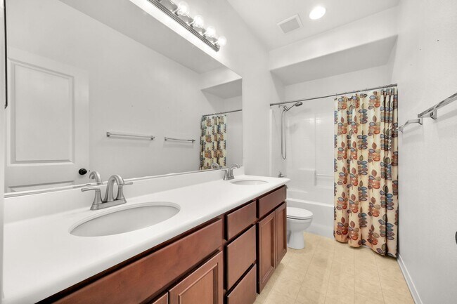 Building Photo - 2221 Capistrano Way