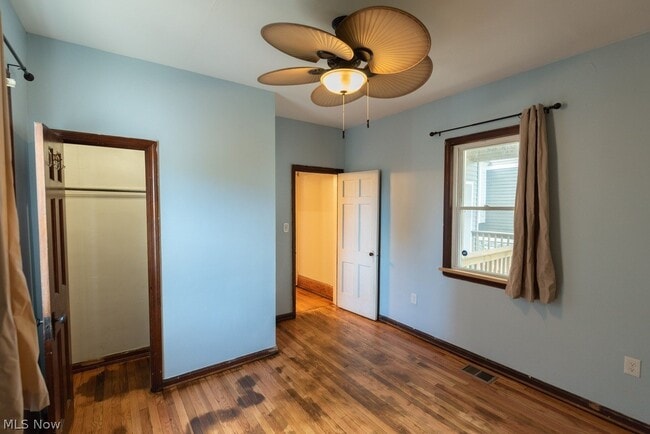 Building Photo - 1362 W 59th St