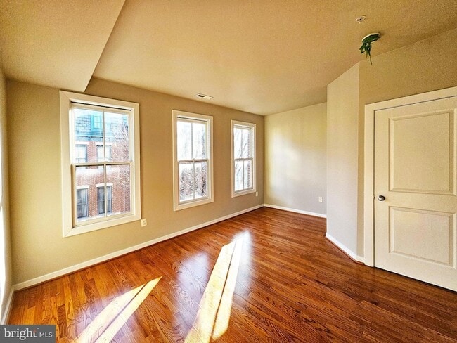 Building Photo - 12 S Regester St