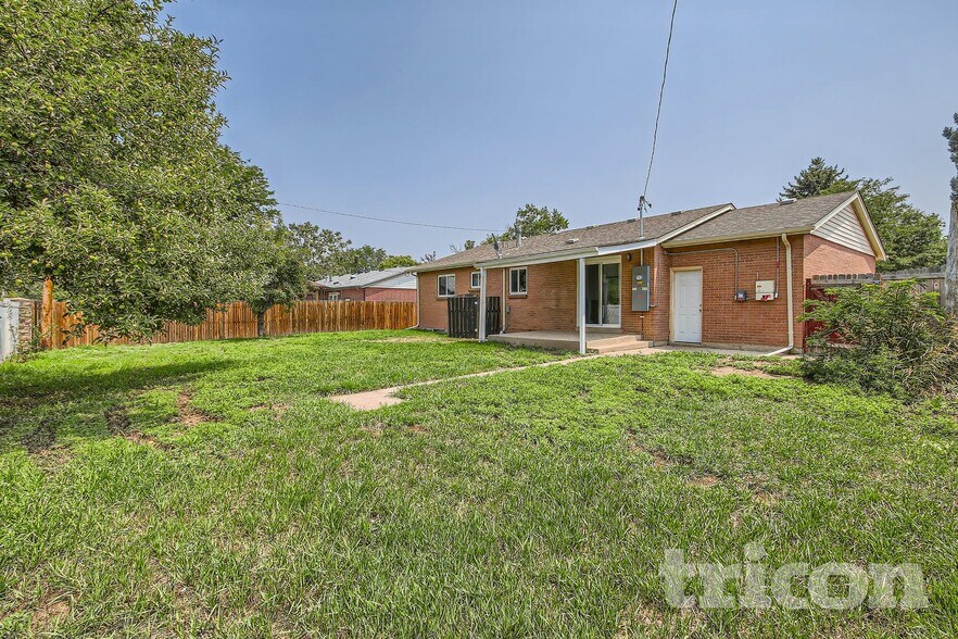 Building Photo - 6397 Brooks Dr