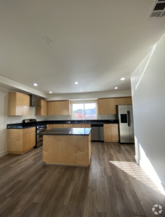 Building Photo - 11312 Huston St