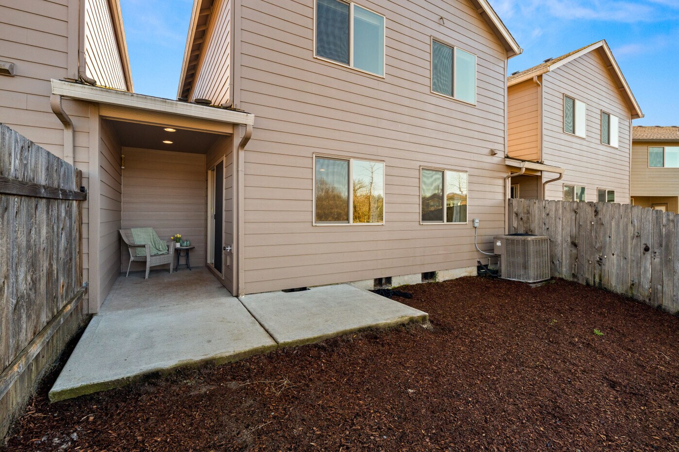 Patio and backyard - 108 NE 14th St