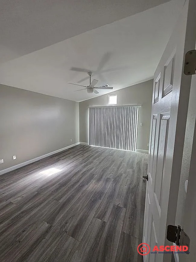 Building Photo - Beautiful Home in the Southwest!