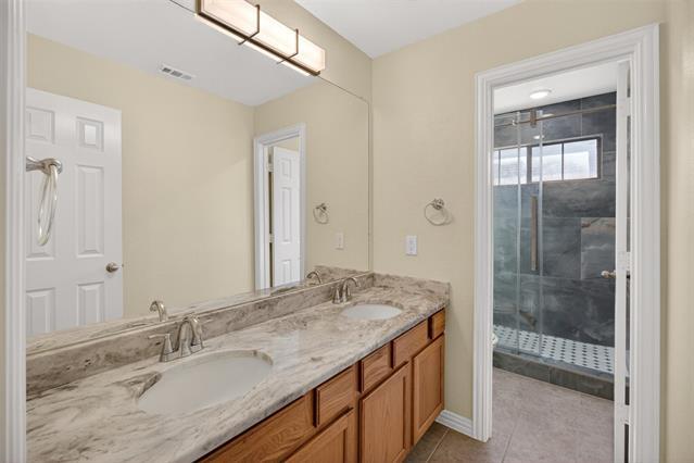 Building Photo - 2616 Cove Dr