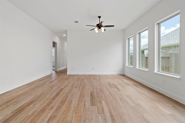 Building Photo - 27106 Cutleaf Daisy Ct