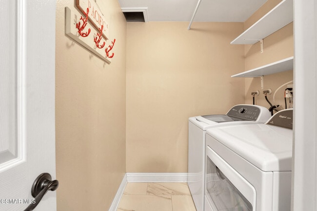 Building Photo - 2995 Dogwood Cir