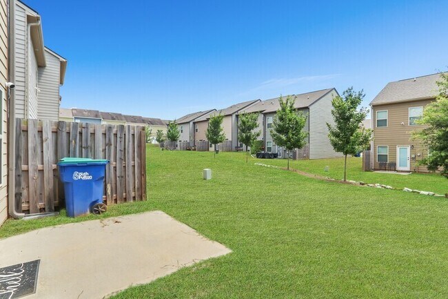 Building Photo - 7122 Chara Ln