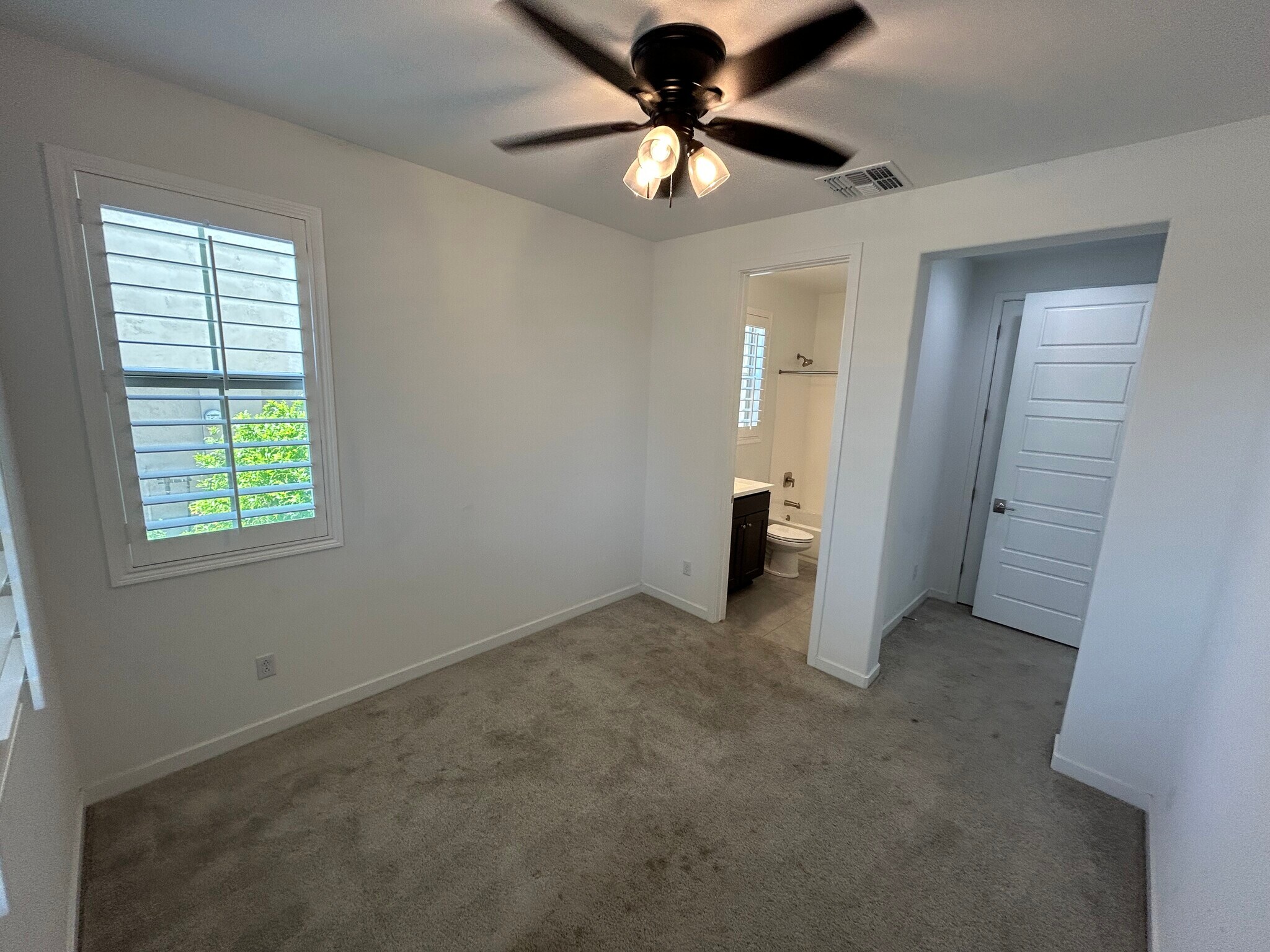 Building Photo - 4146 S Columbus Dr