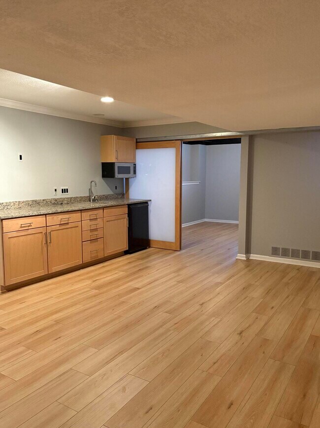 Building Photo - 1280 Waterways Dr