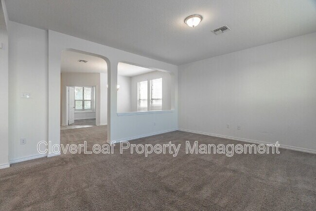 Building Photo - 308 Rustic Springs