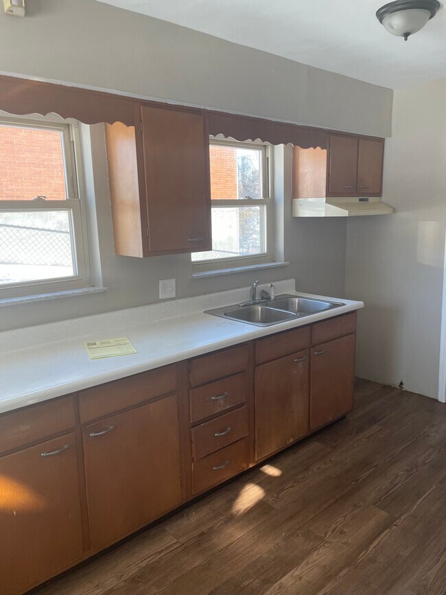 Building Photo - 4555 E 4th St