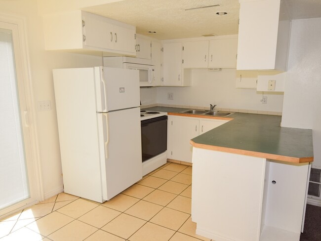 Building Photo - 1281 N 400 E