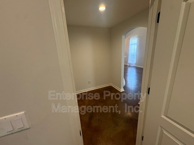 Building Photo - 886 Winter Leaf Dr