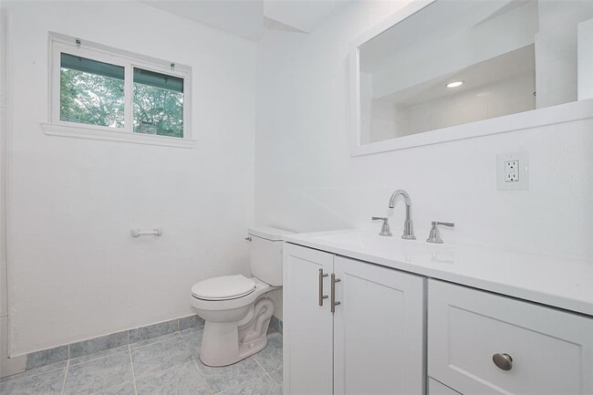 Building Photo - 25303 Lynbriar Ln