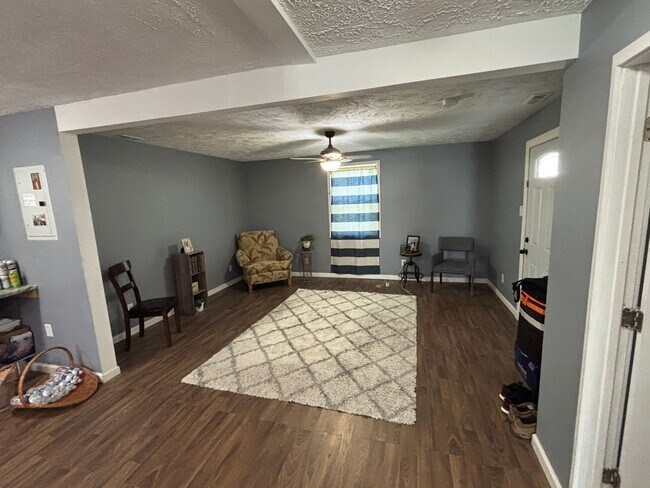 Building Photo - 1118 S Walling Ave