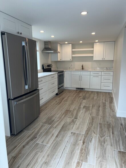 Primary Photo - 1 Rose Ln