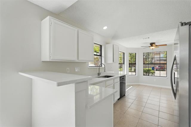 Building Photo - 7601 Clairmont Ave