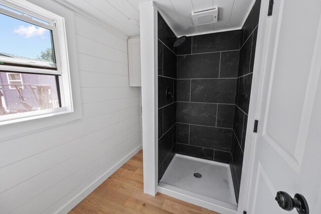 Building Photo - 2015 Union School Rd SW