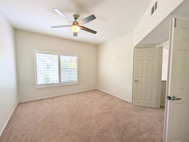 Building Photo - 639 S Dewberry Ln