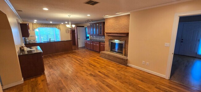 Building Photo - Classic Brick Ranch in Pfafftown