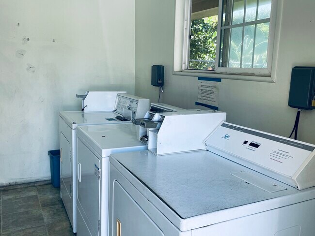 3 dryers - 617 S Shelton St